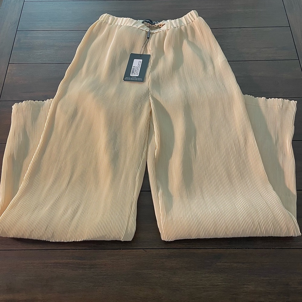 PRETTY LITTLE THING- Cream Plisse High Waisted Wide Leg Pants